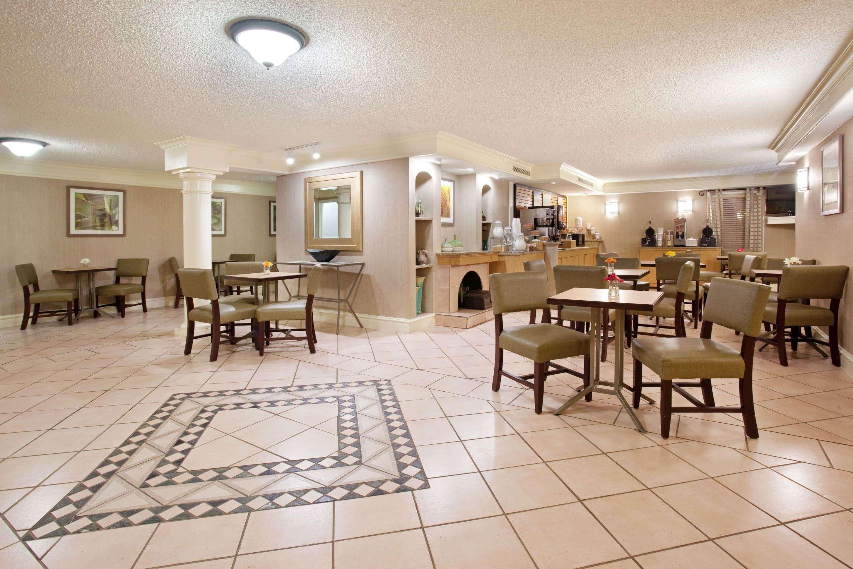 La Quinta Inn By Wyndham Denver Central Exterior photo